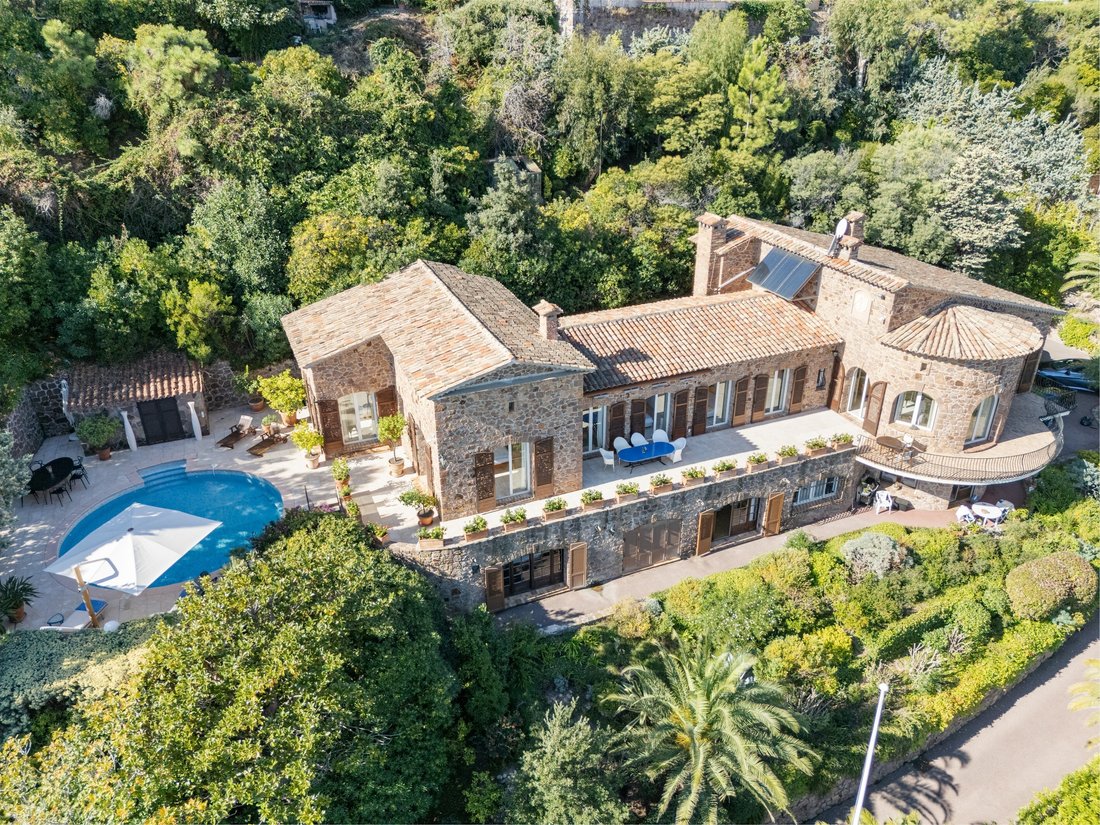 House in Théoule-sur-Mer, Provence-Alpes-Côte d'Azur, France 2 - 16481733