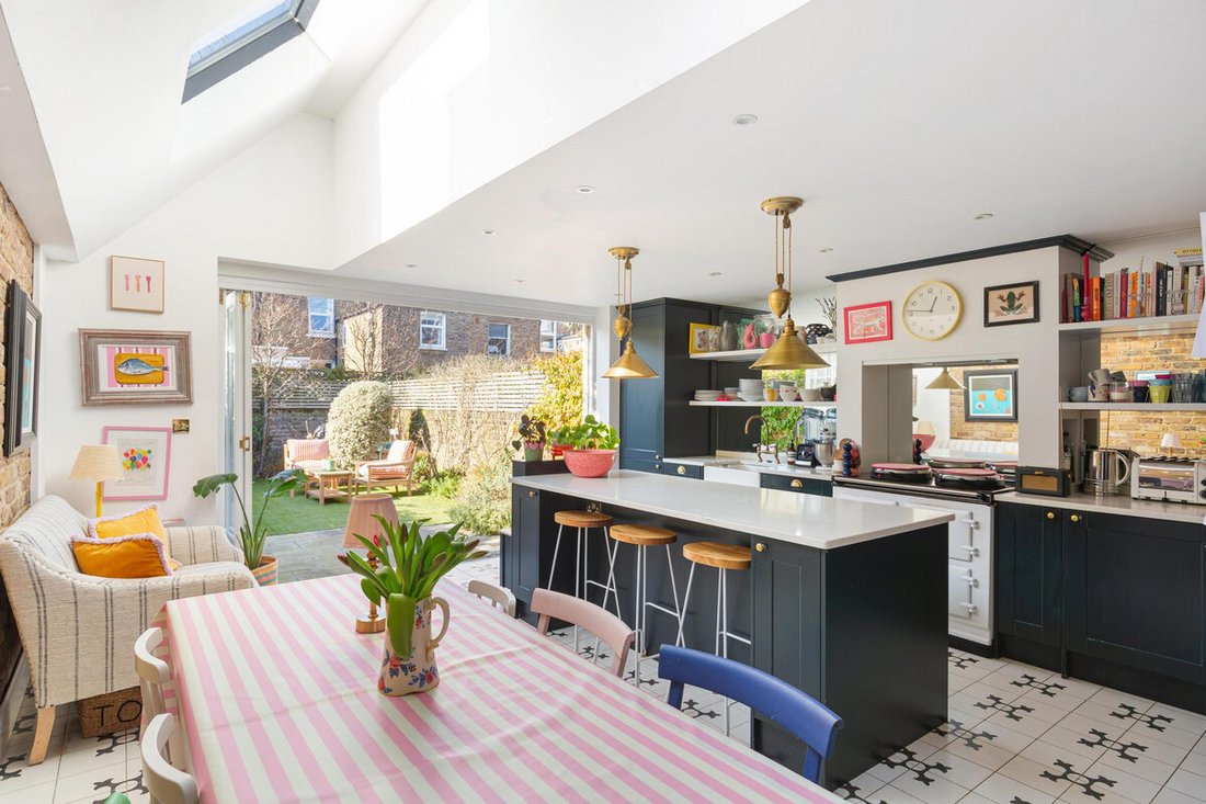 House in Shepherds Bush, Hammersmith and Fulham, England 1 - 16482156