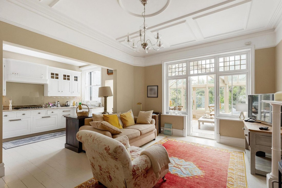 House in Ravenscourt Park, Hammersmith and Fulham, England 2 - 16482121