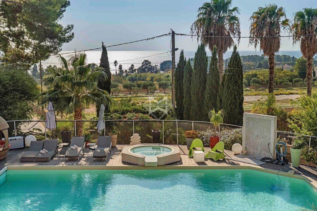 Villa in Carqueiranne, Provence-Alpes-Côte d'Azur, France 1 - 16485585
