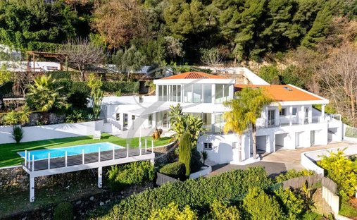 Villa in Village-Cros de Caste-Coupiere-Mont Gros, Roquebrune-Cap-Martin, France 1