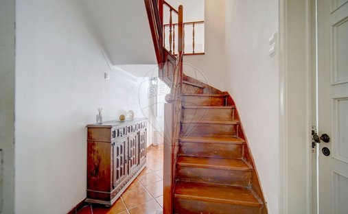 House in São João dos Montes, Lisbon, Portugal 1