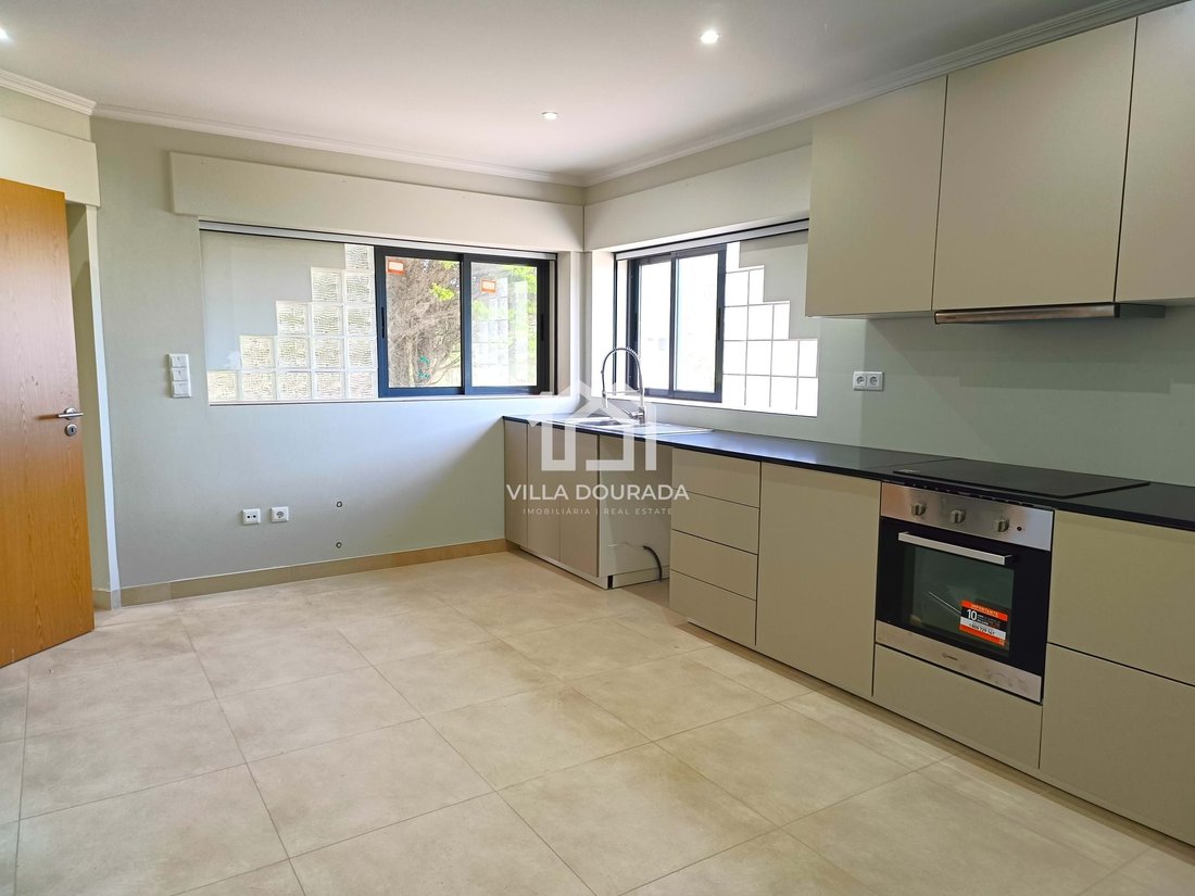 Luxury Villa In Madalena, Close To Gaia In Madalena, Porto District ...