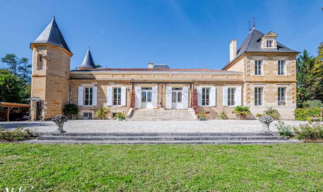 Stunning 19th Century Château Fully Renovated At The Gates Of Bordeaux