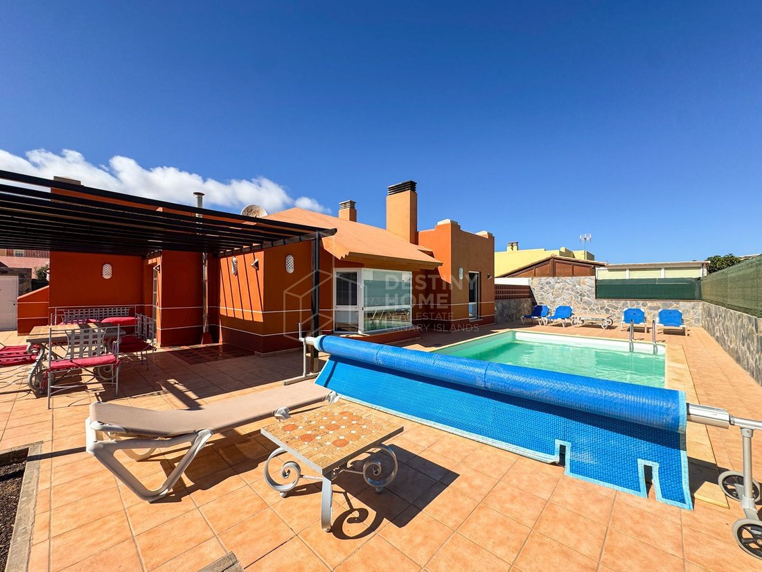 Villa in La Oliva, Canary Islands, Spain 1 - 16486996