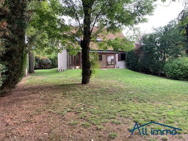 House in Sucy-en-Brie, Ile-de-France, France 1 - 16490663