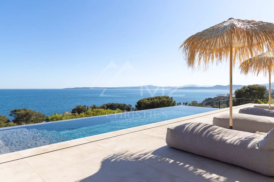 Villa in Les Issambres, Roquebrune-sur-Argens, France 3 - 16485661