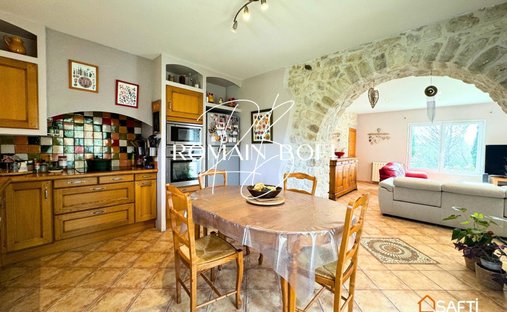 13th Historic Castle With Majestic Park And Pool