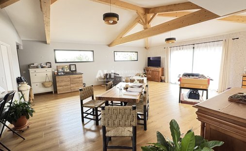 Castle for Sale in Plan-d'Aups-Sainte-Baume, Provence-Alpes-Côte d'Azur, France