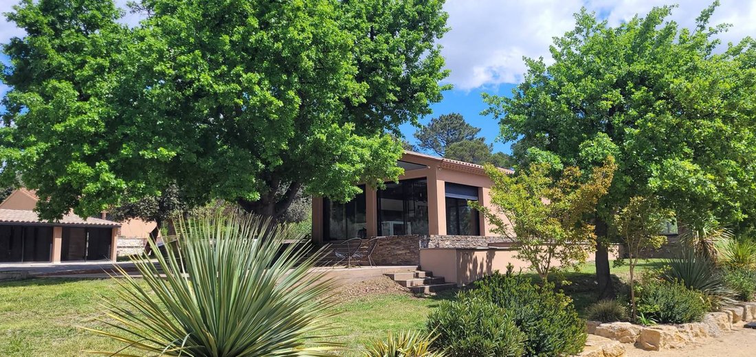 Estate in Uchaux, Provence-Alpes-Côte d'Azur, France 1 - 16130545