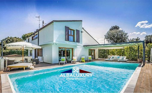Villa in Tirrenia, Pisa, Italy 1