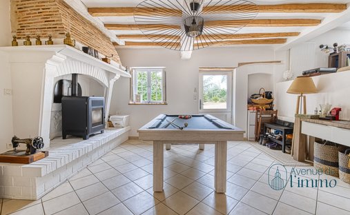 Castle for Sale in Écouflant, Pays de la Loire, France