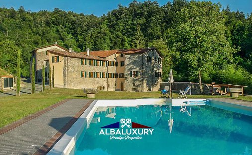 Villa in Fivizzano, Tuscany, Italy 1