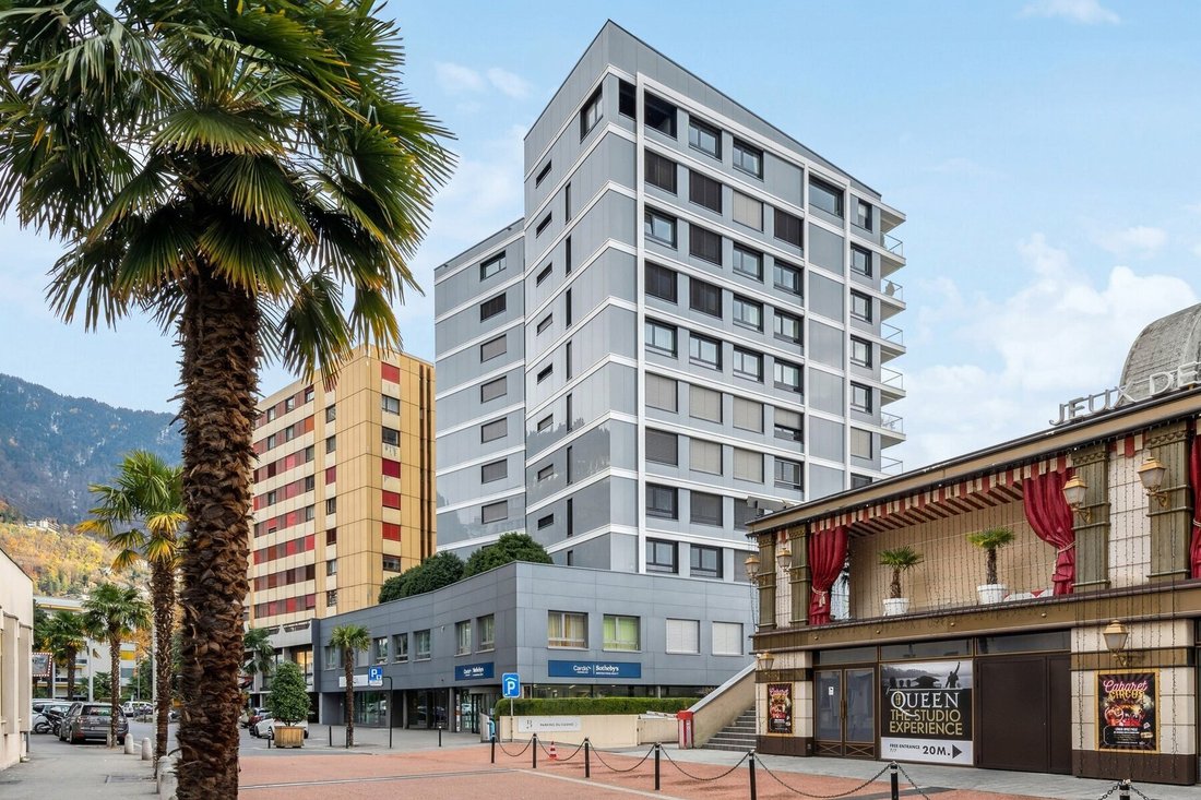 Unique Location! A Stone's Throw From The Lakefront And Downtown