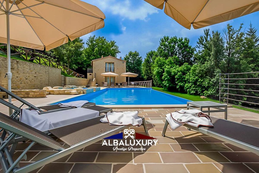 Villa in Rotella, Marche, Italy 1 - 15798291