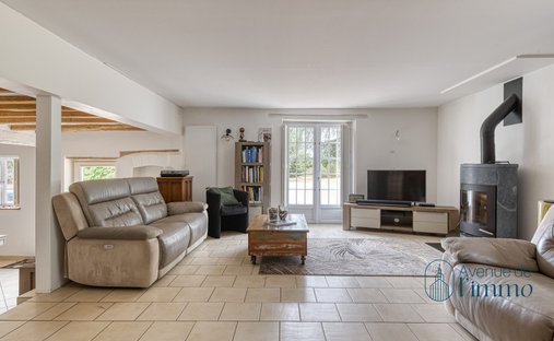 Castle for Sale in Écouflant, Pays de la Loire, France