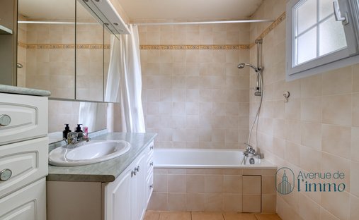 Castle for Sale in Écouflant, Pays de la Loire, France