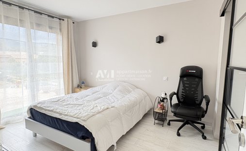 Castle for Sale in Plan-d'Aups-Sainte-Baume, Provence-Alpes-Côte d'Azur, France