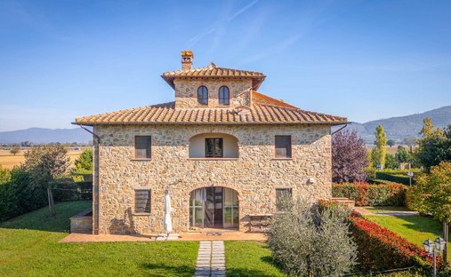 Country House in Cortona, Tuscany, Italy 1