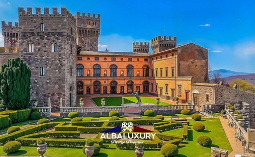Chateau in Acquapendente, Latium, Italien 1