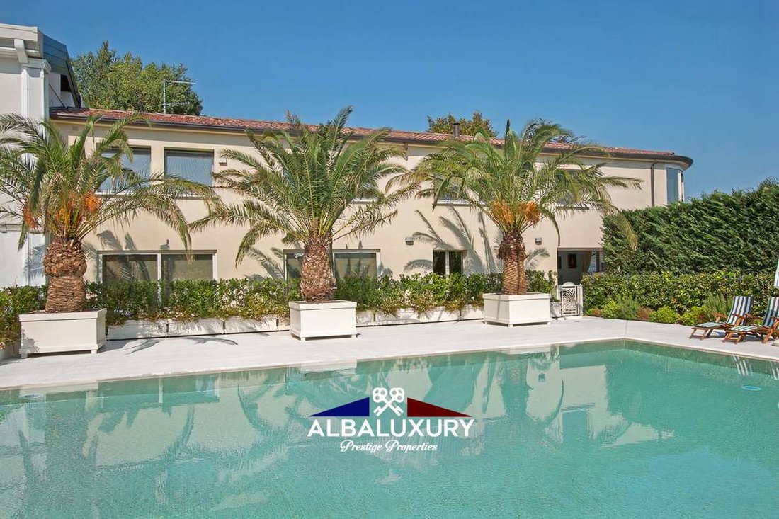 Villa in Historic Center, Desenzano del Garda, Lombardy 3 - 15477653