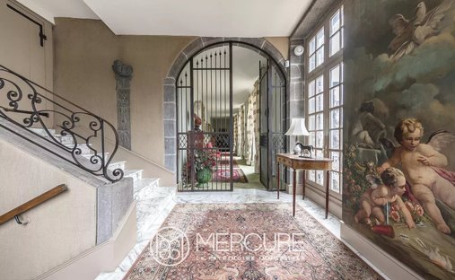 Estate With 18th Century Château, Outbuildings, Swimming Pool, Tennis Court, 10min From Riom Center