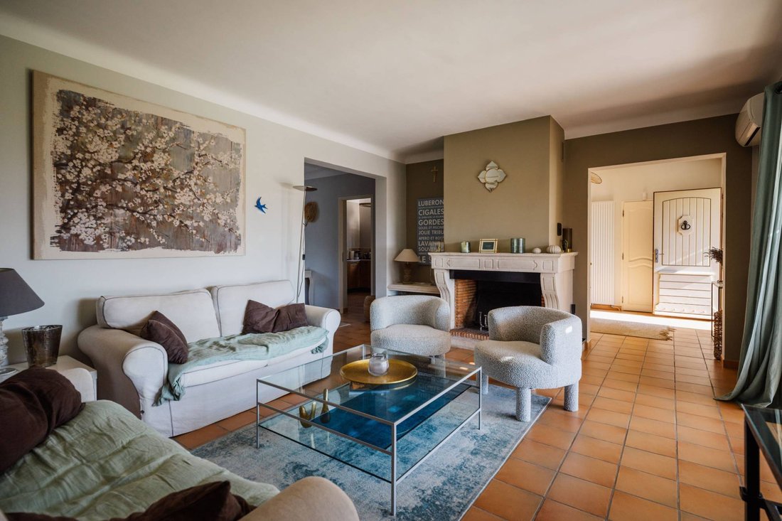 House in Gordes, Provence-Alpes-Côte d'Azur, France 4 - 16485915
