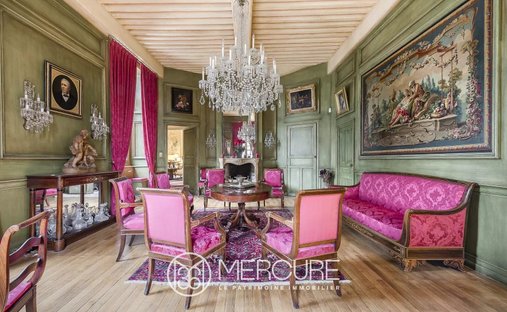 Estate With 18th Century Château, Outbuildings, Swimming Pool, Tennis Court, 10min From Riom Center