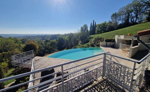 The Aristocratic Chateau Of Beechwood