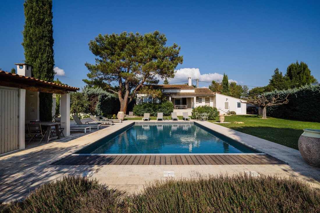 House in Gordes, Provence-Alpes-Côte d'Azur, France 1 - 16485915