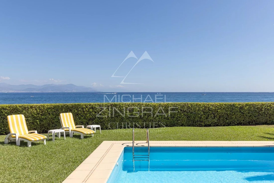 Villa in Antibes, Provence-Alpes-Côte d'Azur, France 1 - 16491763