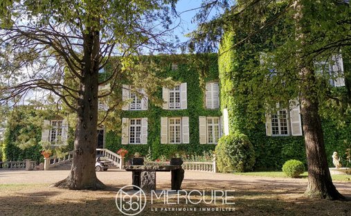 Estate With 18th Century Château, Outbuildings, Swimming Pool, Tennis Court, 10min From Riom Center
