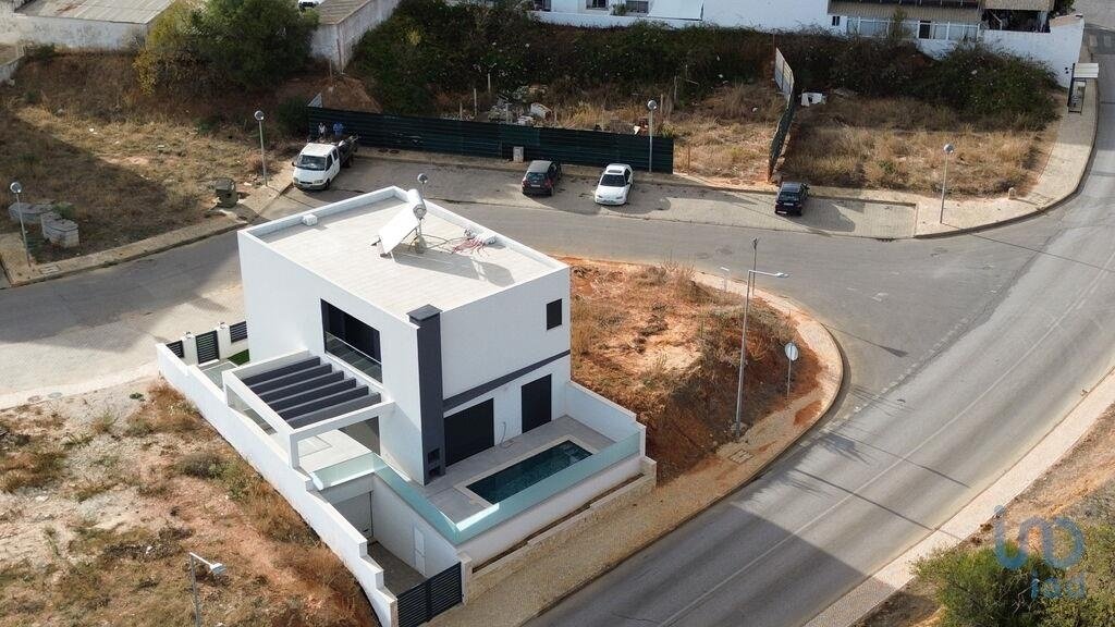 Townhouse in Mexilhoeira Grande, Algarve, Portugal 1 - 16490504
