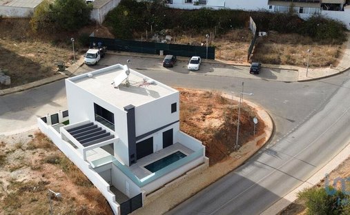 Townhouse in Mexilhoeira Grande, Algarve, Portugal 1