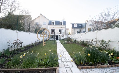 House in La Faiencerie-Le Clos Saint Cyr, Bourg-la-Reine, France 1