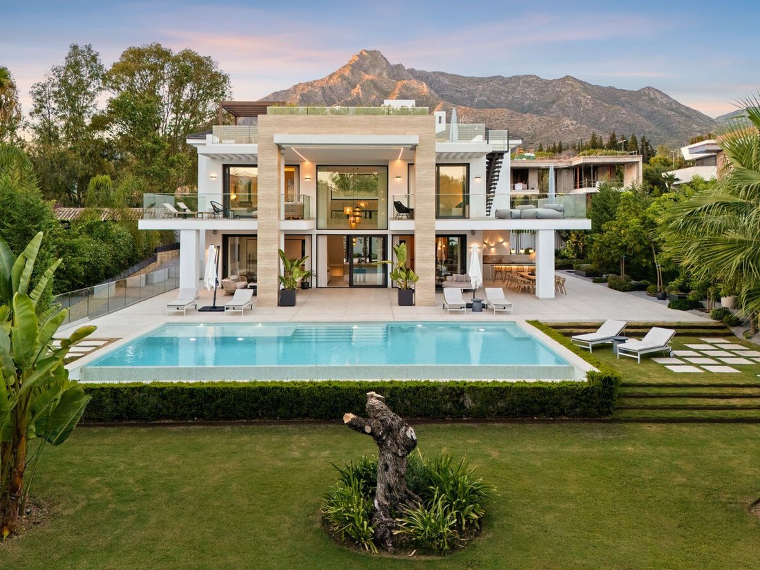 Villa in Marbella, Andalusia, Spain 1 - 16497729