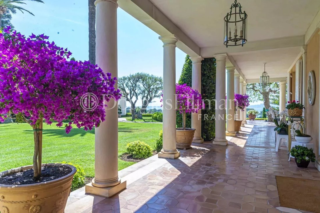 Villa in Antibes, Provence-Alpes-Côte d'Azur, France 2 - 15228750