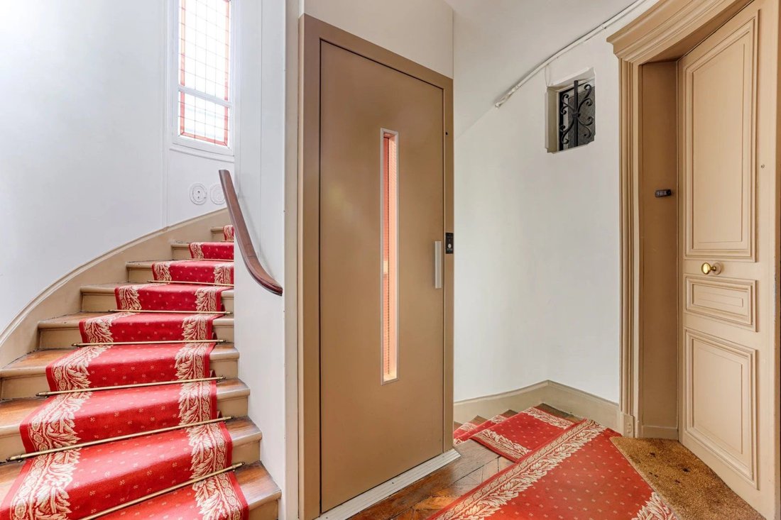 Apartment in Saint Philippe du Roule, Paris 8e Arrondissement, Paris 2 - 16497400
