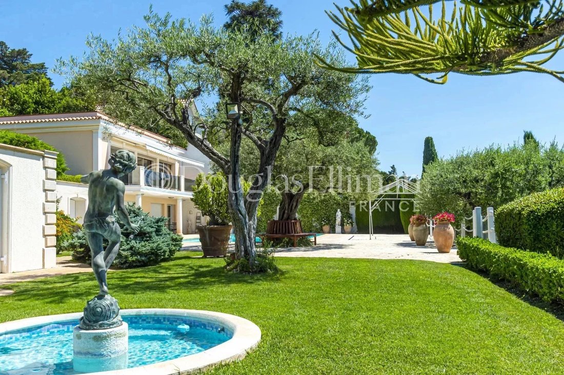 Villa in Antibes, Provence-Alpes-Côte d'Azur, France 4 - 15228750