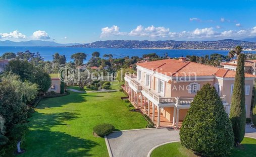 Villa in Antibes, Provence-Alpes-Côte d'Azur, France 1