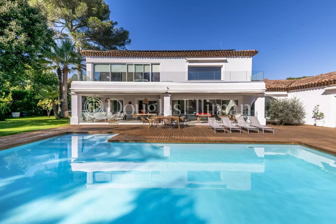 Villa in Valbonne, Provence-Alpes-Côte d'Azur, France 2 - 15564074