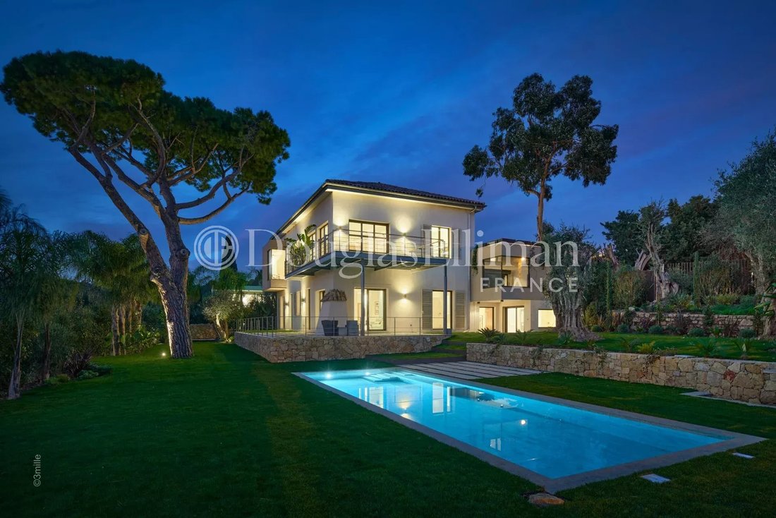Villa in Cannes, Provence-Alpes-Côte d'Azur, France 1 - 11675718