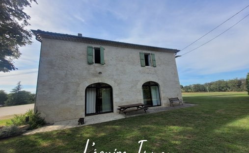 19 Th C Castle Outbuildings, Stabbles, Pool
