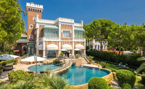Villa in Juan les Pins-Gallice, Antibes, France 1
