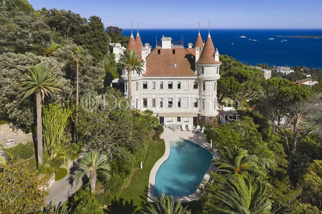 Villa in Cannes, Provence-Alpes-Côte d'Azur, France 1 - 15936440