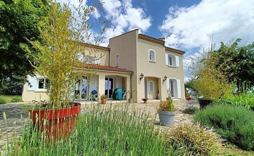 Maison à Bussières-et-Pruns, Auvergne-Rhône-Alpes, France 1