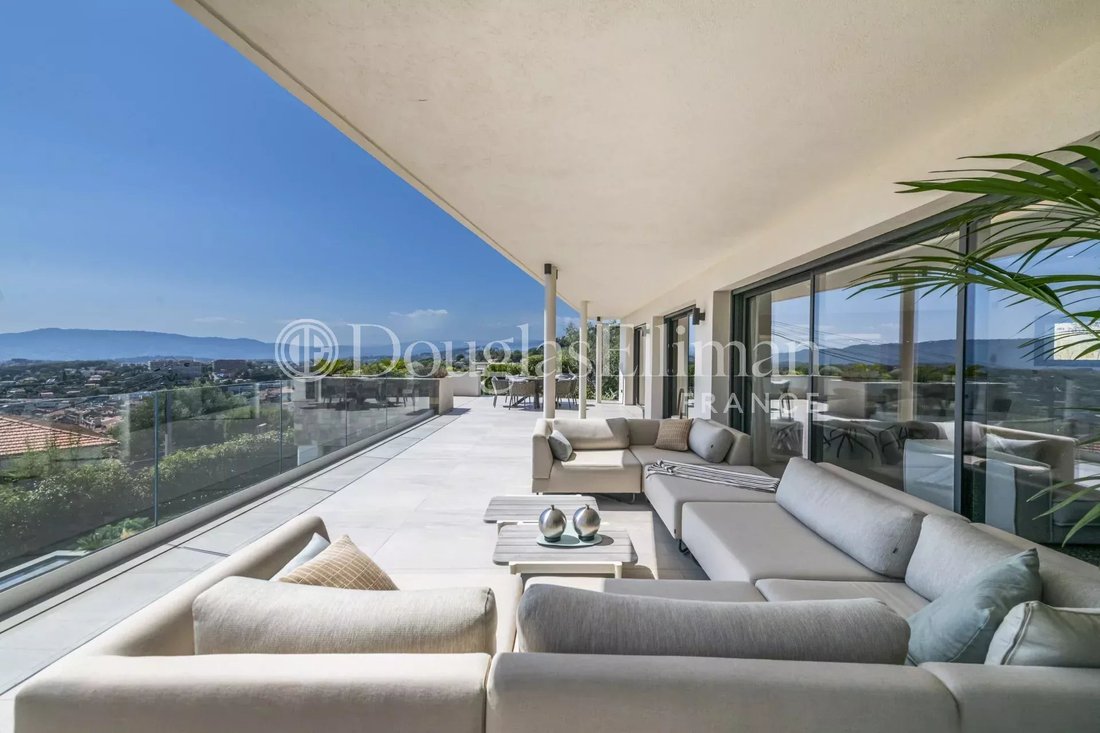 Villa in Cannes, Provence-Alpes-Côte d'Azur, France 3 - 14535085