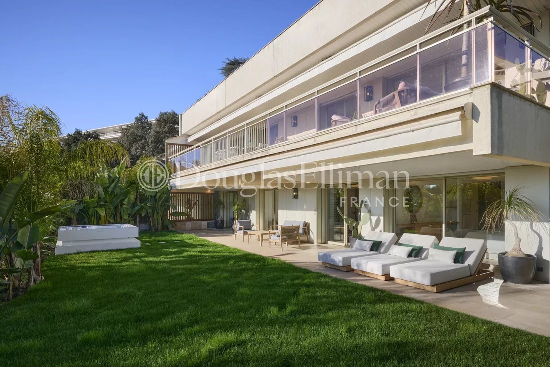 Villa in La Maure-Super Cannes, Vallauris, France 1 - 15360670