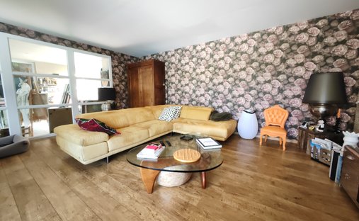 Castle for Sale in Gannat, Auvergne-Rhône-Alpes, France