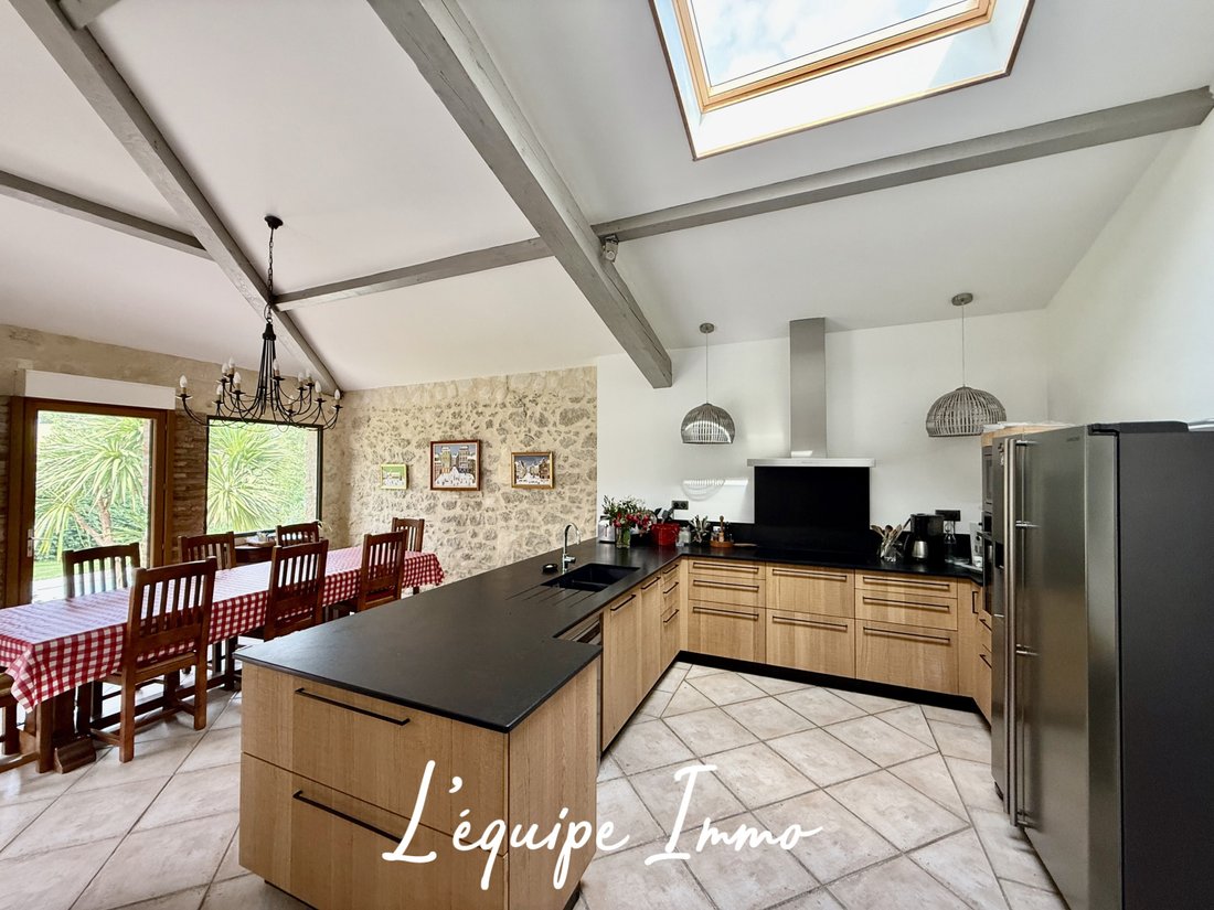House in Casse Martin, L'Isle-Jourdain, France 4 - 16498726